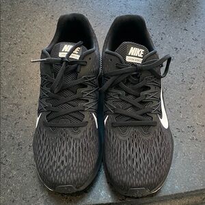 Brand New Nike Zoom Winflo 5 Running Shoes, 9